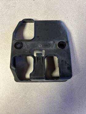 Honda 61305-mb4-680 1983 Vf1100 V65 Magna Case Connector Holders Plate Fuse Box
